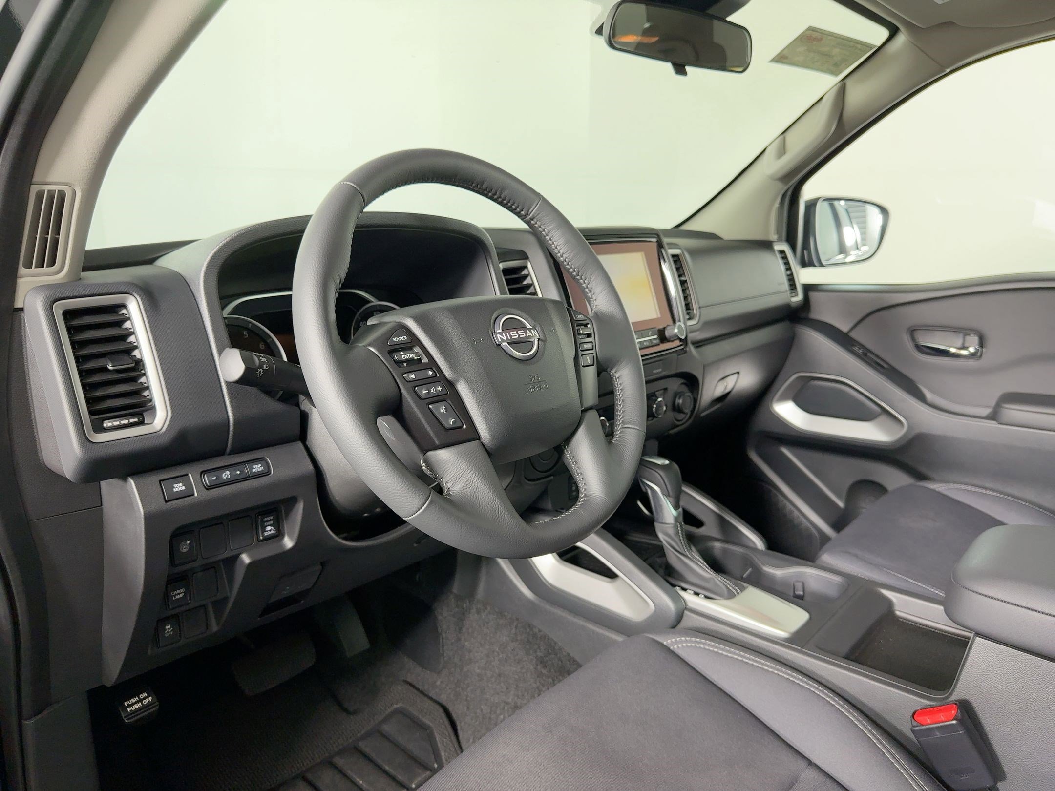 Used 2024 Nissan Frontier SV w/ SV Convenience Package image 4