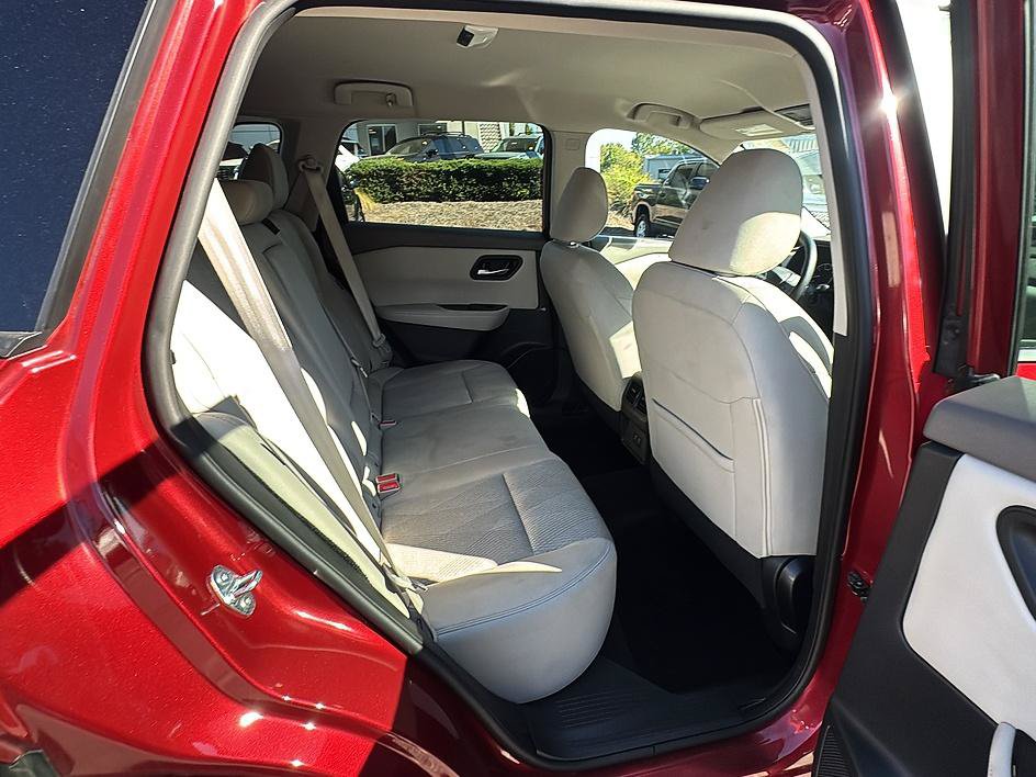 Certified 2025 Nissan Rogue SV AWD/4WD image 22