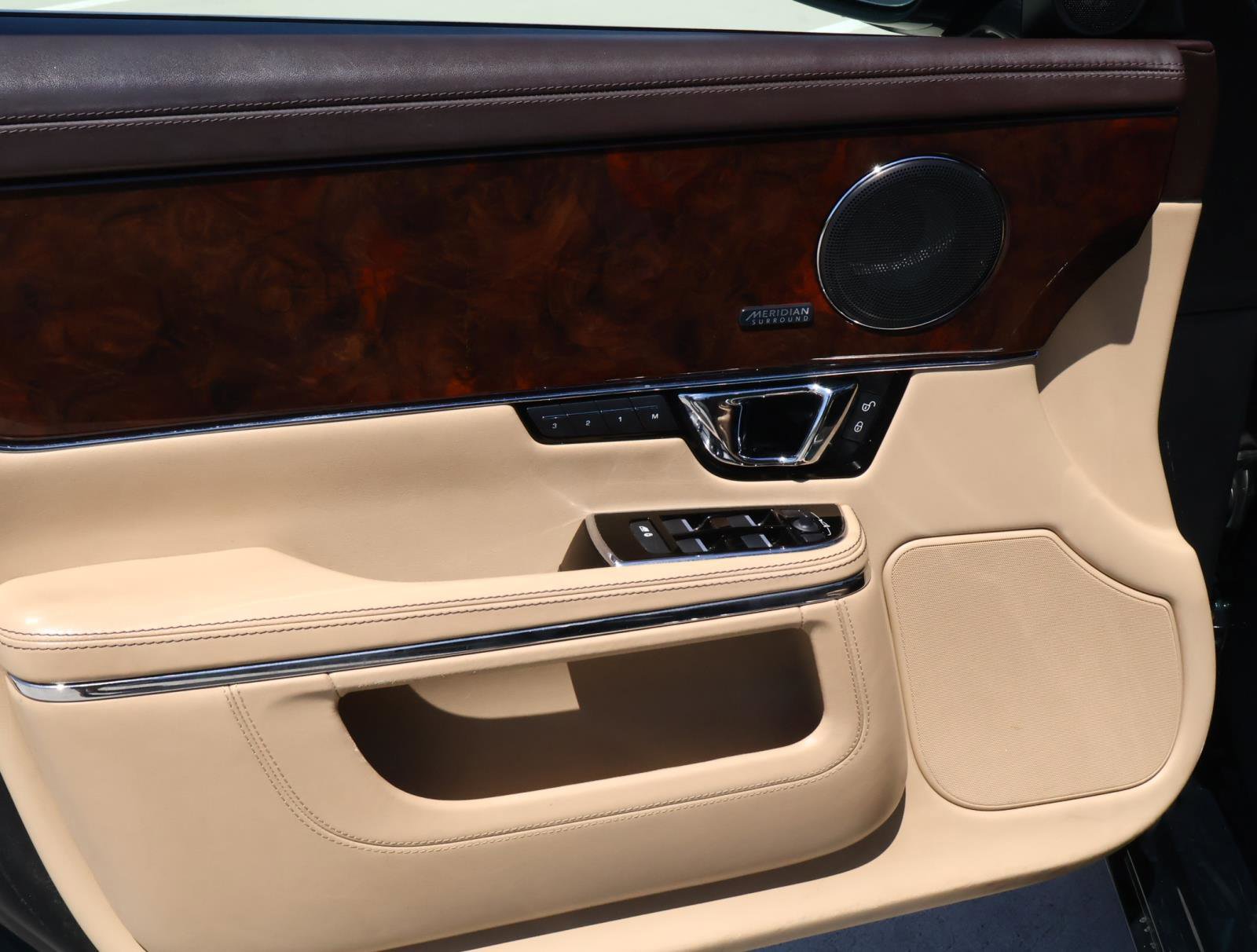 Used 2018 Jaguar XJ L Portfolio image 15