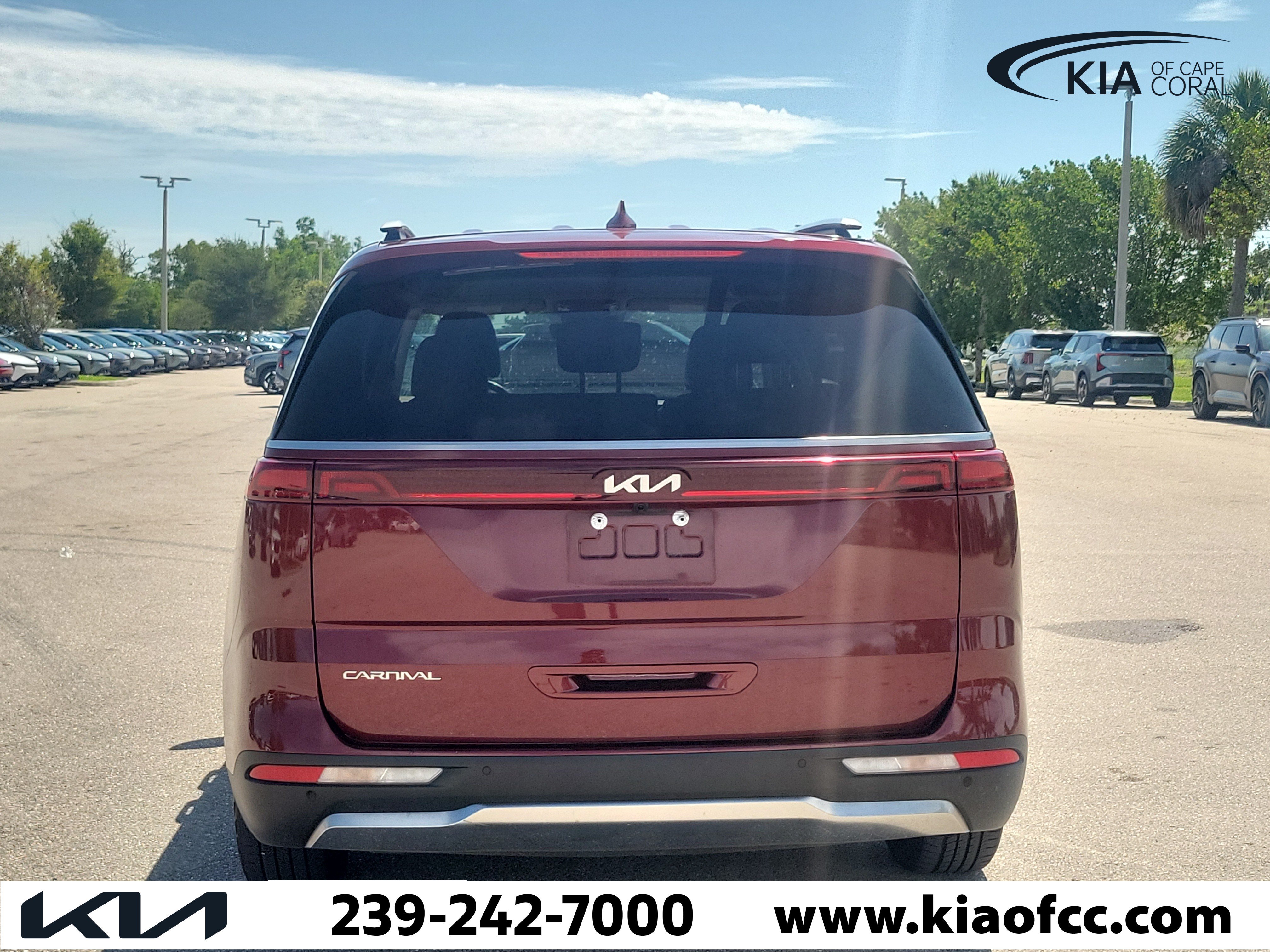 Certified 2023 Kia Carnival SX FWD image 5