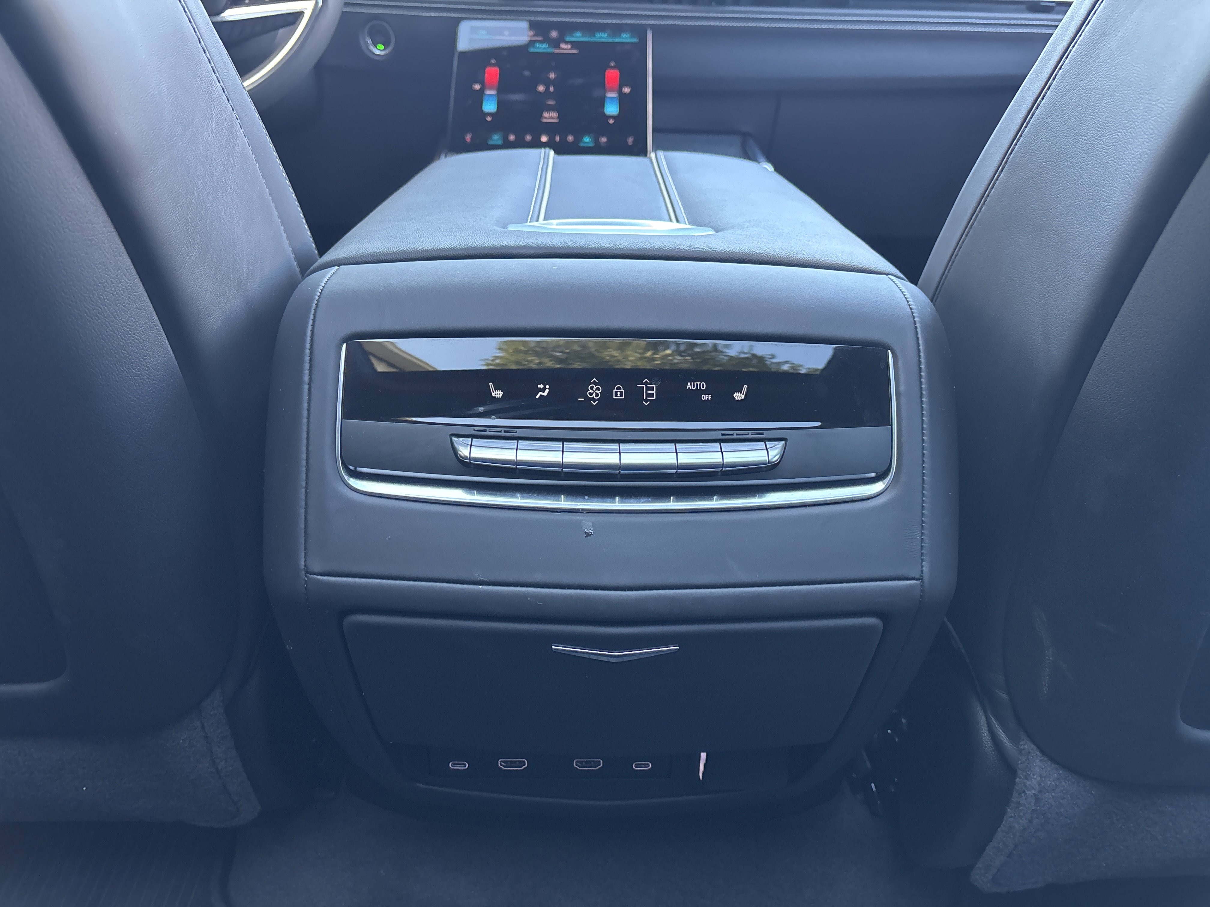 Used 2026 Cadillac Escalade Platinum Sport w/ LPO, ONYX Package image 35