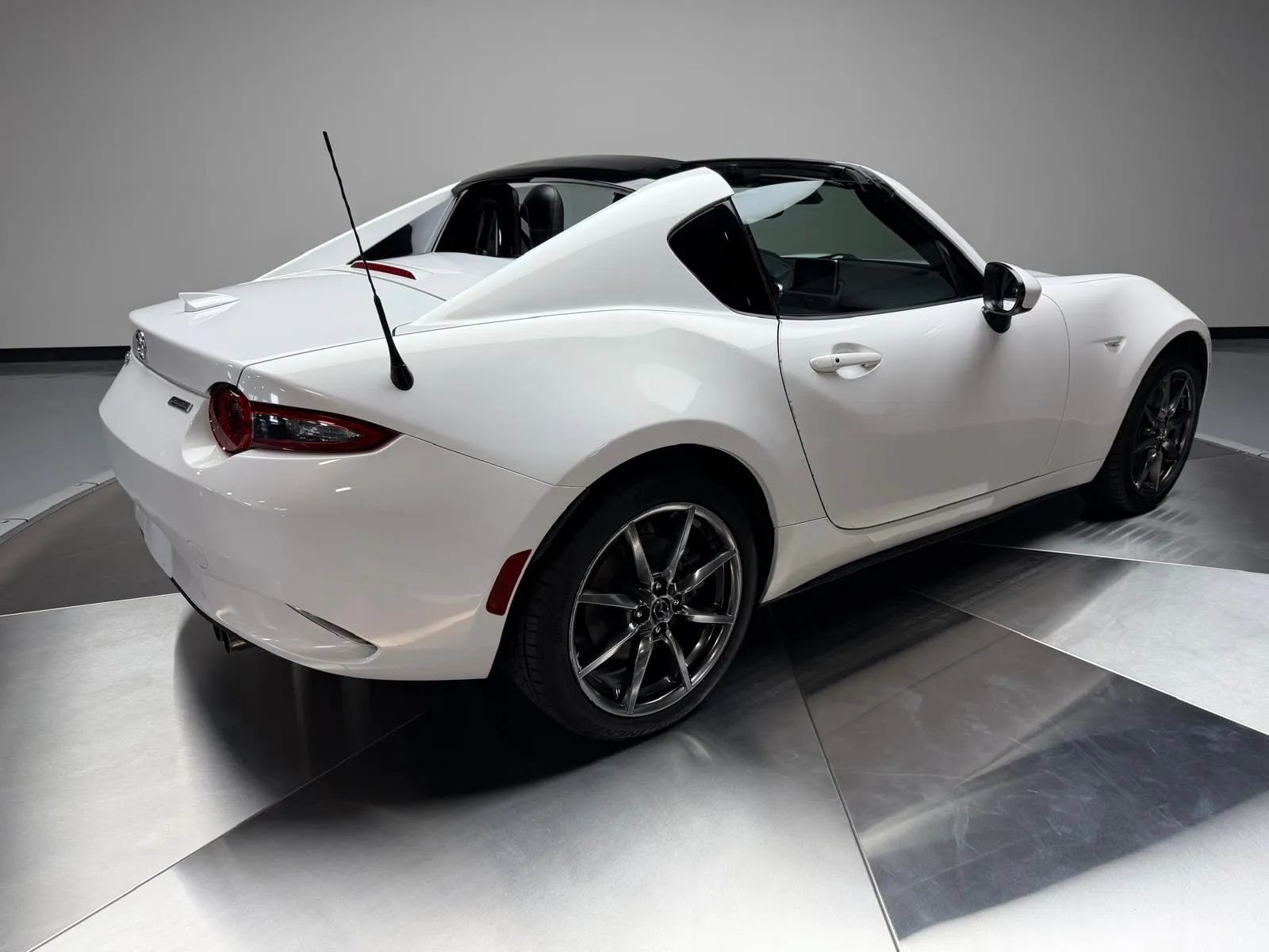 Used 2017 MAZDA MX-5 Miata RF Grand Touring RWD image 2