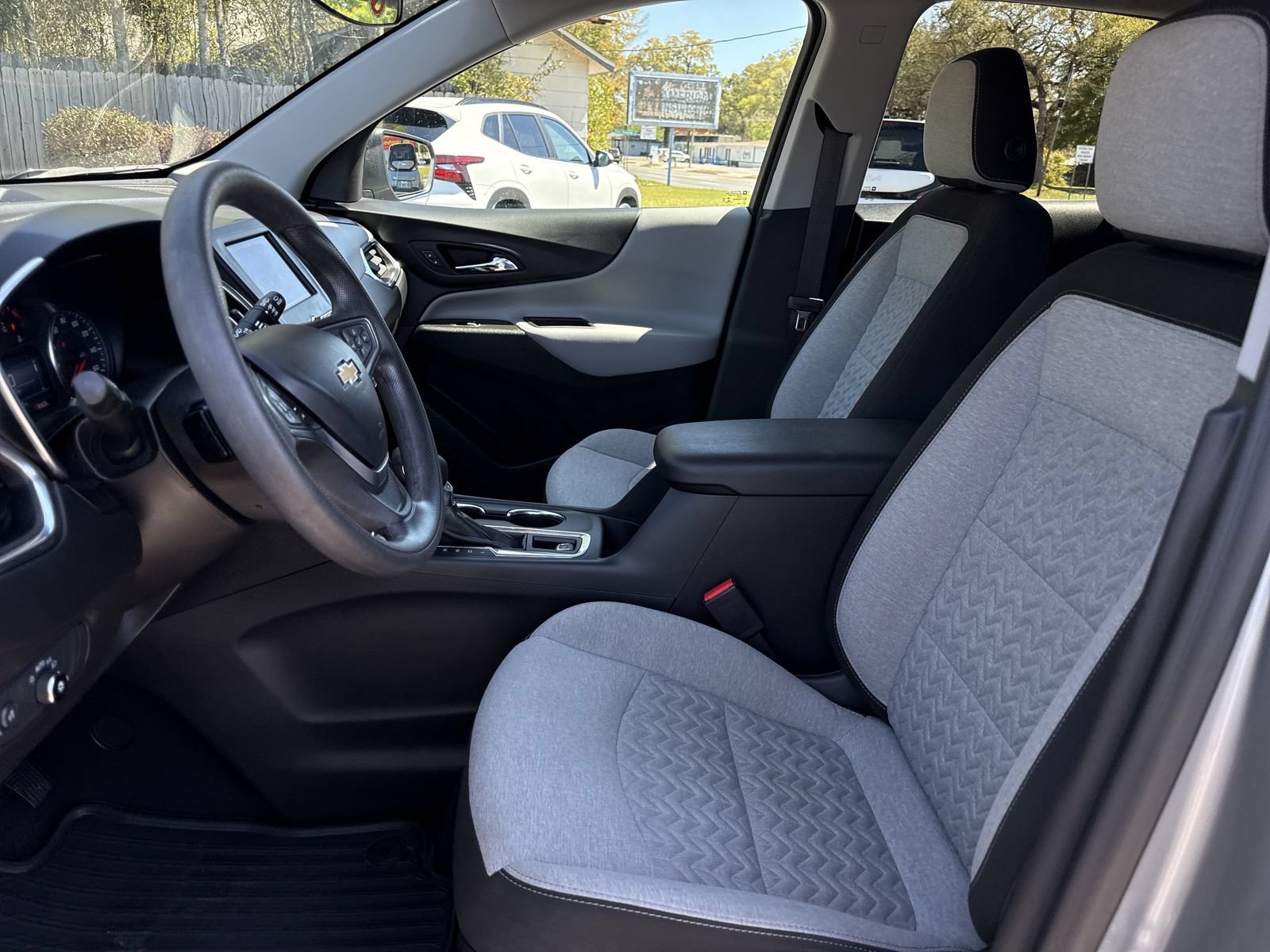 Used 2023 Chevrolet Equinox LS w/ LS Convenience Package FWD image 9