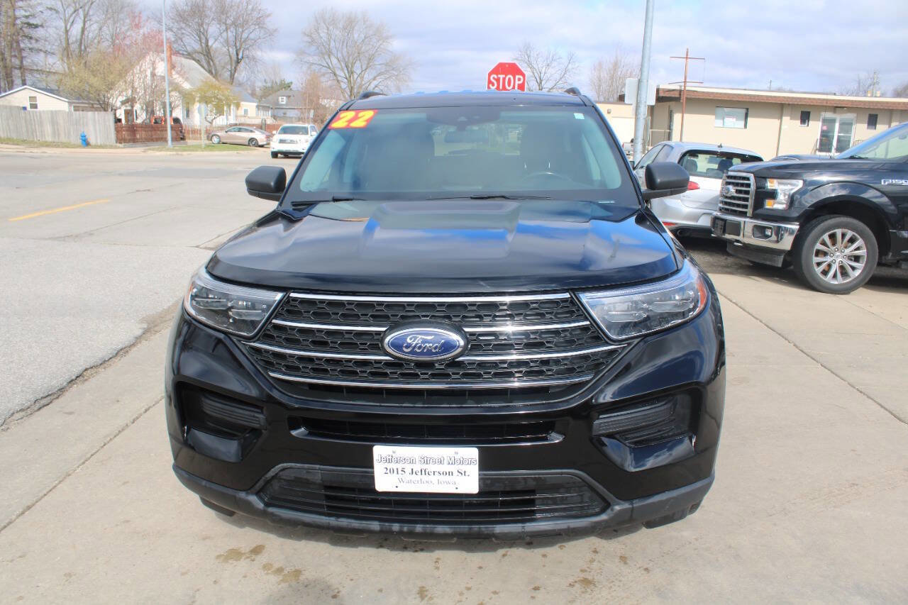 Used 2022 Ford Explorer XLT image 3