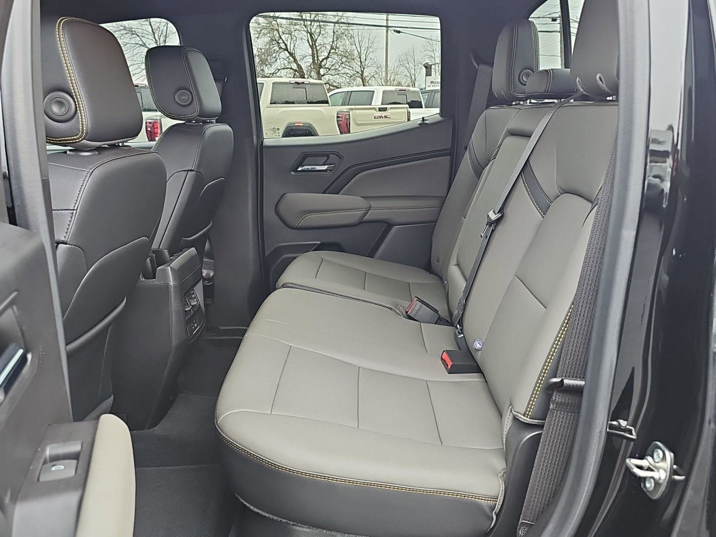 Used 2024 Chevrolet Colorado ZR2 w/ ZR2 Convenience Package III image 27