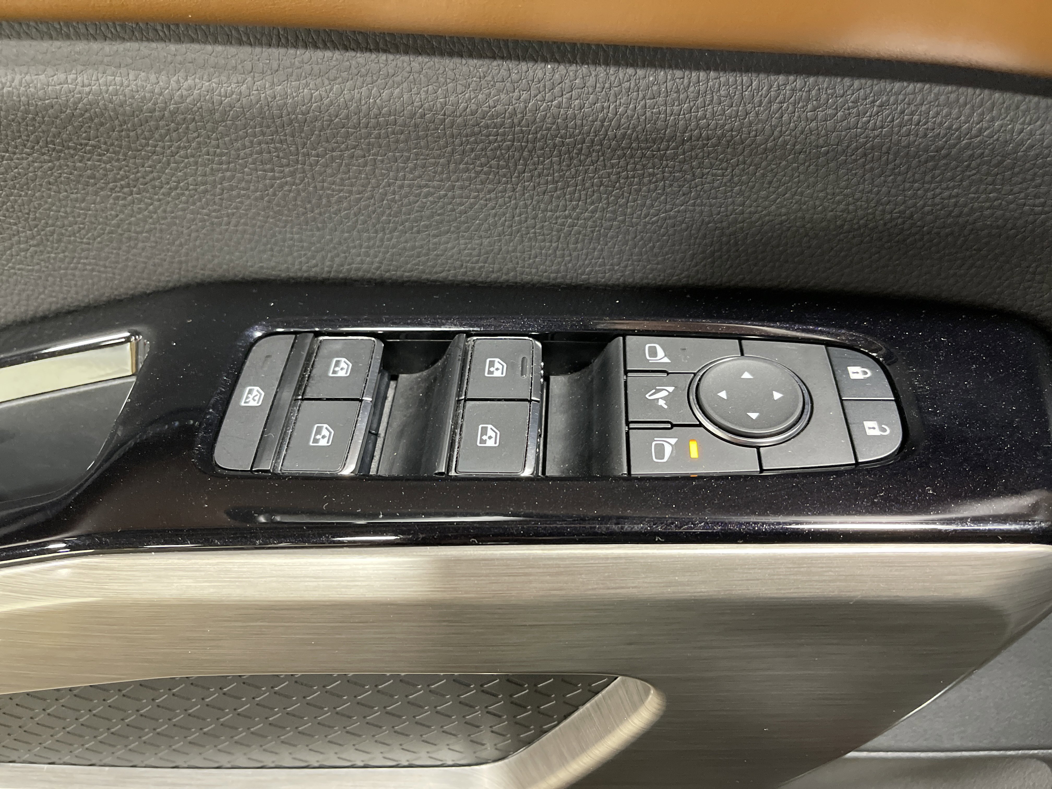 Used 2023 Nissan Pathfinder Platinum w/ Cargo Package image 10