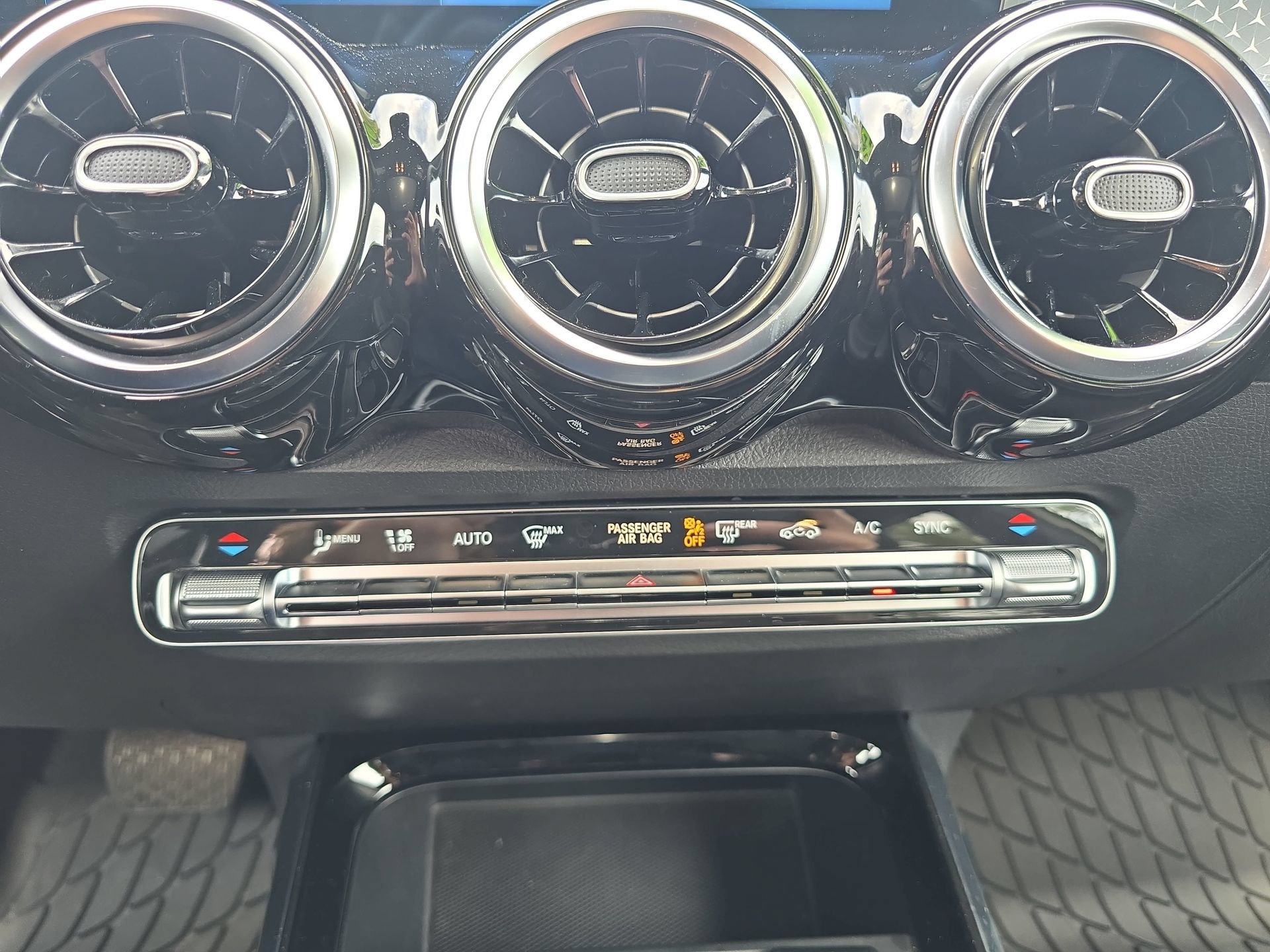 Used 2025 Mercedes-Benz GLB 250 image 24