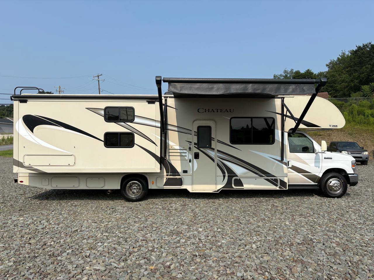 Used 2018 Ford E-450 and Econoline 450 Super Duty w/ Motorhome Prep Package RWD image 8