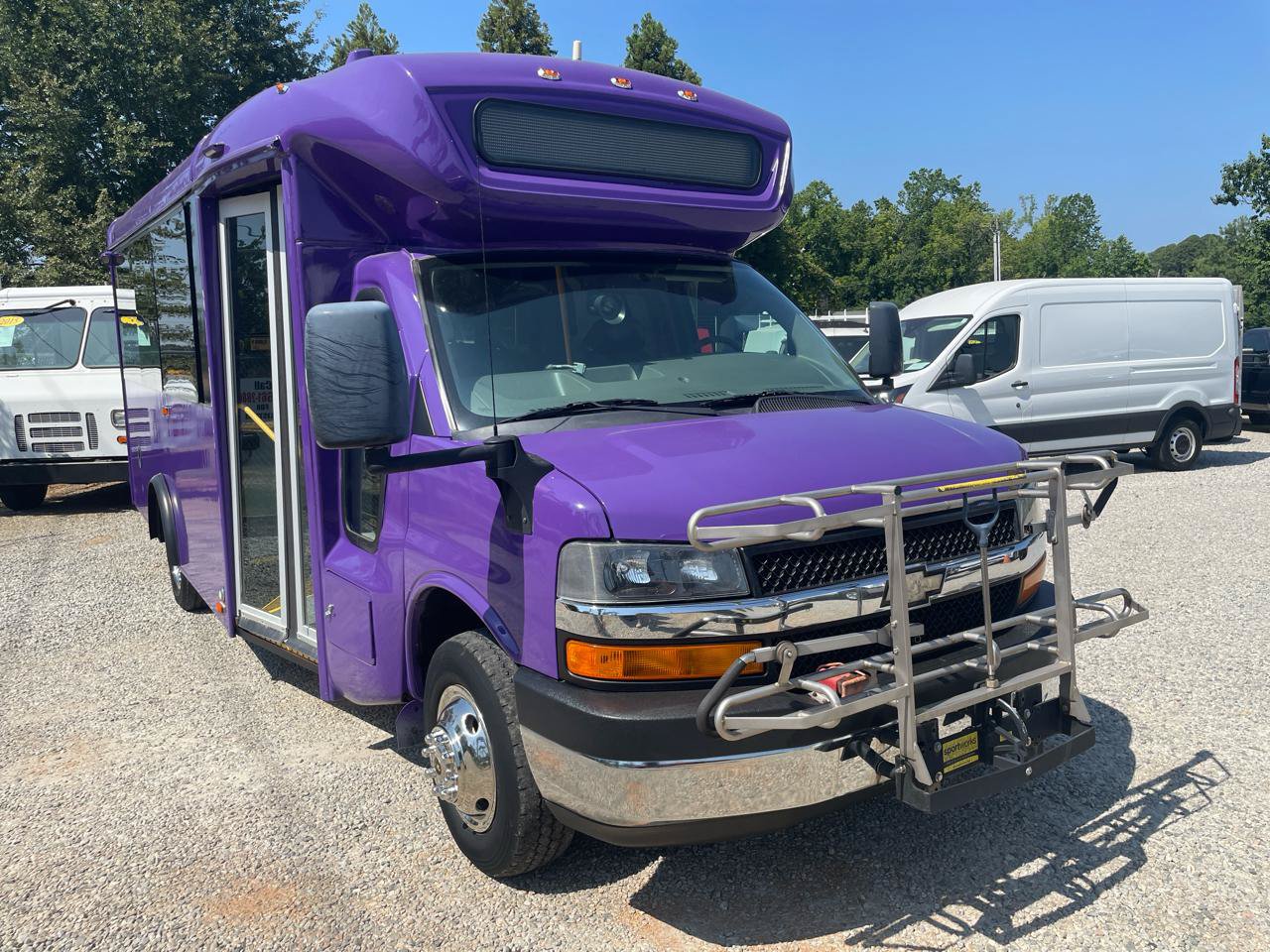 Used 2015 Chevrolet Express 4500 w/ Shuttle Bus Package RWD image 9