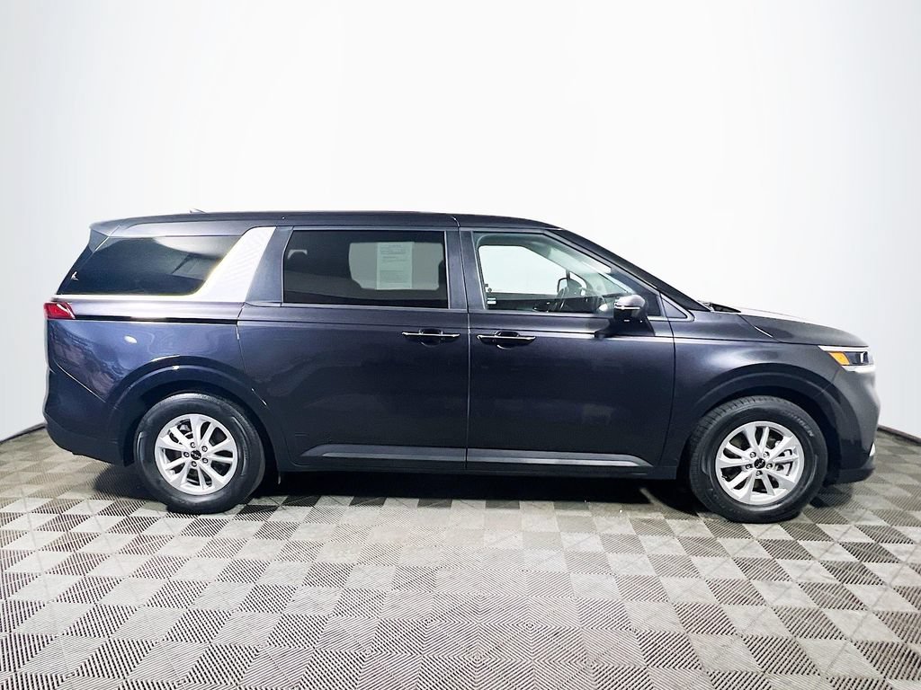 Used 2024 Kia Carnival LX FWD image 8