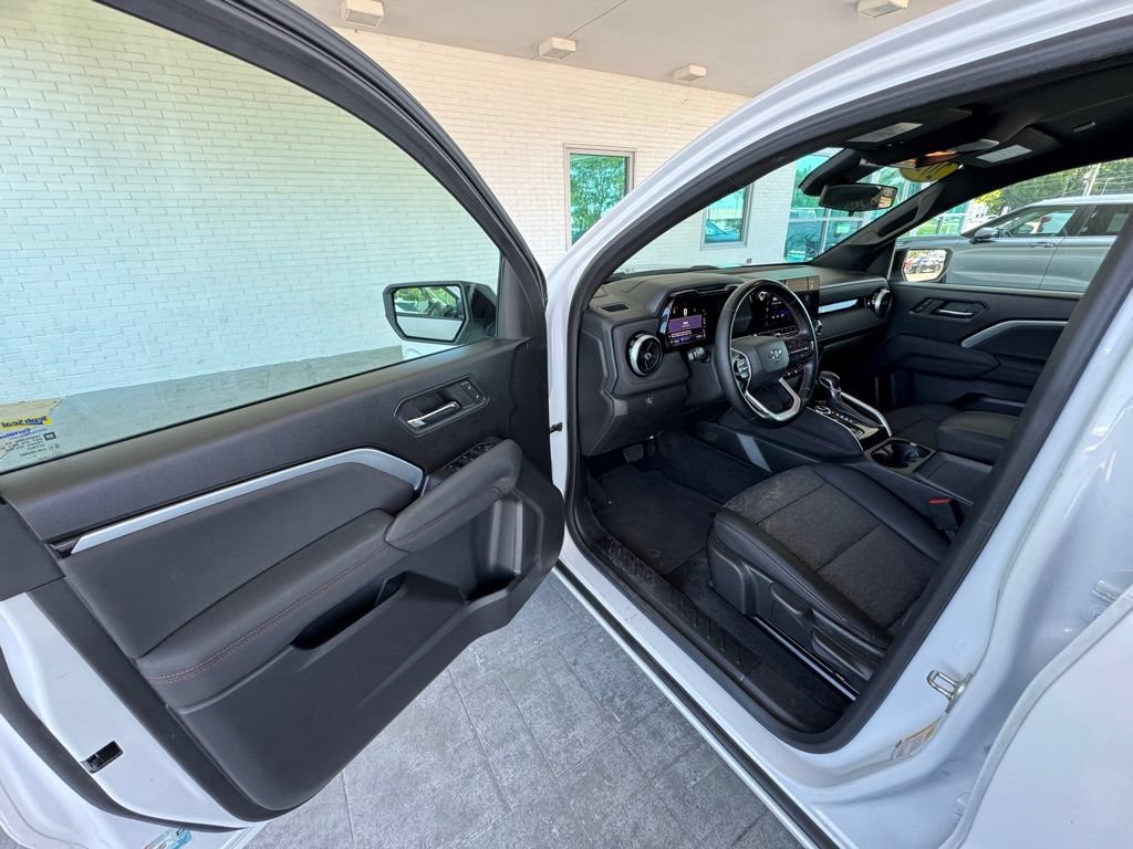 Used 2023 Chevrolet Colorado Z71 AWD/4WD image 11