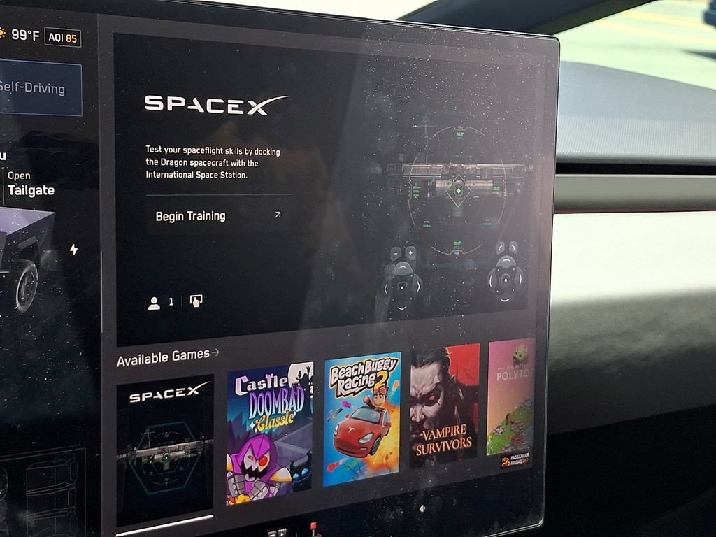 Used 2025 Tesla Cybertruck AWD Crew Cab image 26