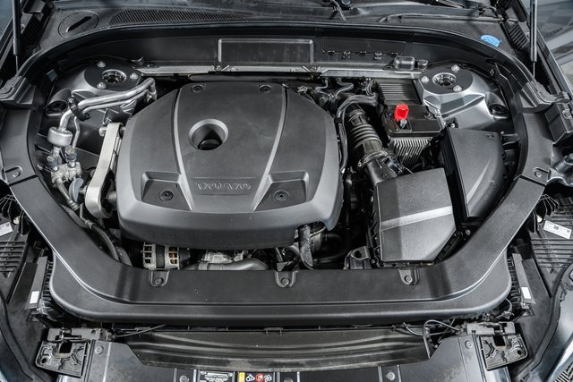 Used 2020 Volvo XC60 T6 Momentum image 17