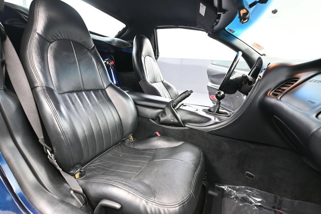 Used 2001 Chevrolet Corvette Convertible RWD image 25