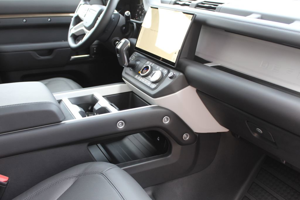 New 2026 Land Rover Defender 130 X-Dynamic SE image 22