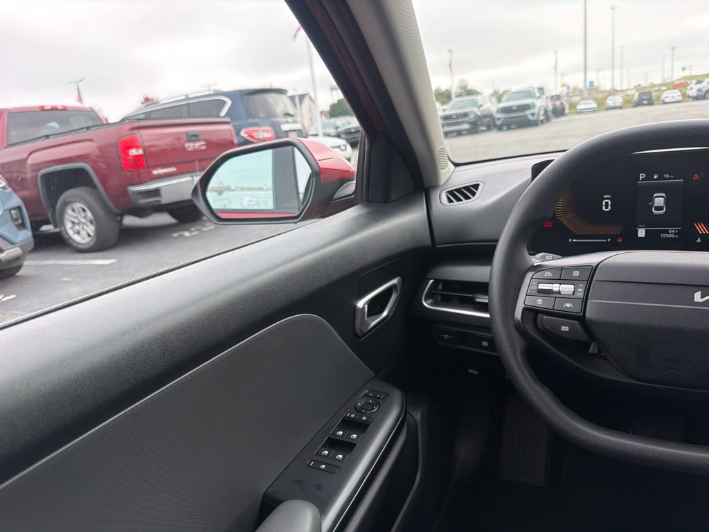 Used 2025 Kia K4 FWD image 22