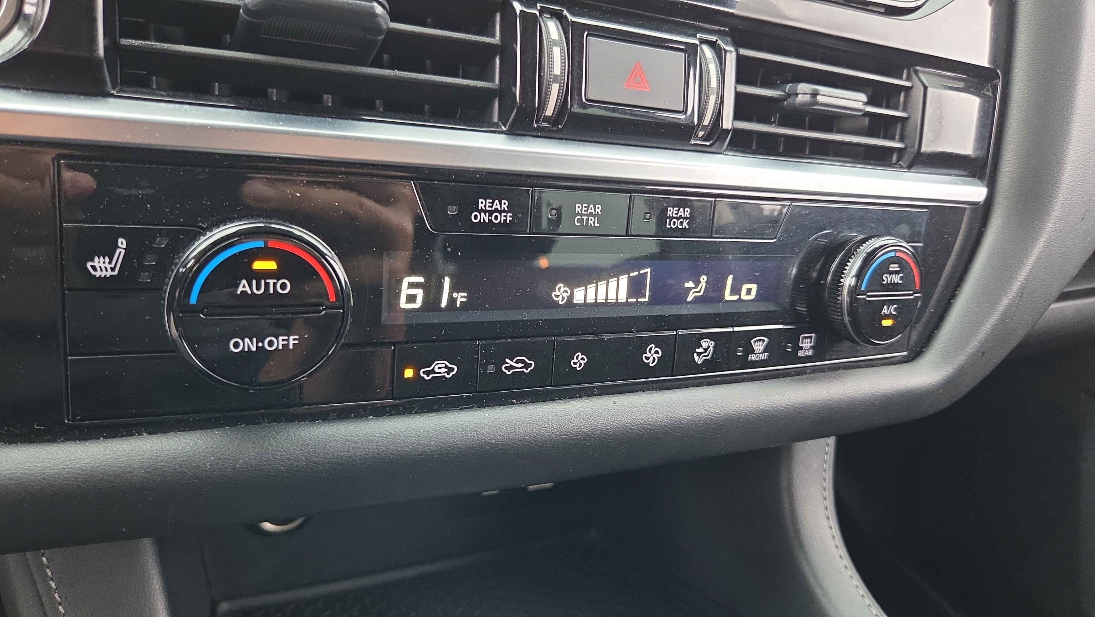 Used 2024 Nissan Pathfinder SV FWD image 23