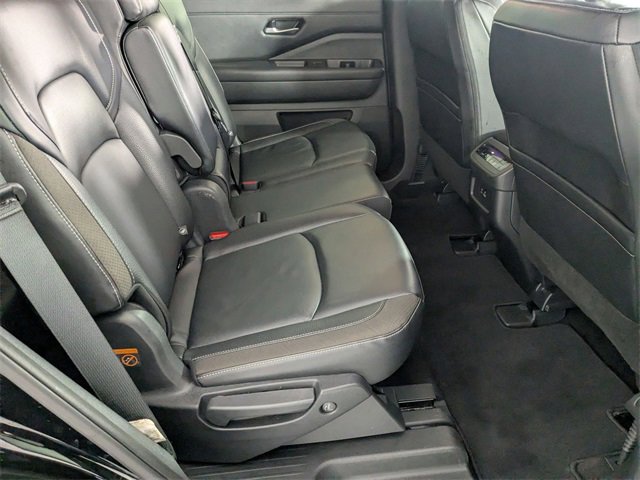 Used 2023 Nissan Pathfinder SL w/ Black Appearance Package image 33