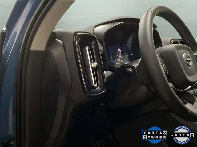 Used 2025 Volvo XC40 B5 Plus image 16