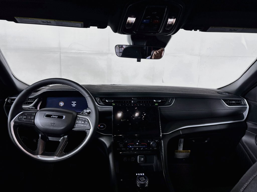 New 2027 Jeep Grand Cherokee Laredo X RWD image 12