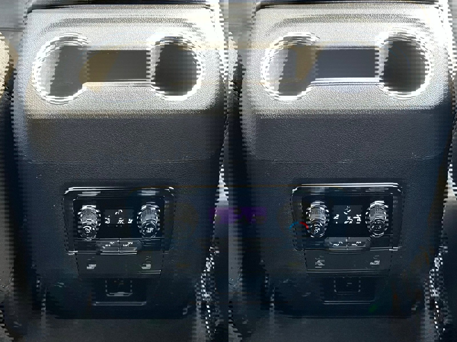 Used 2024 Chevrolet Suburban LT image 21