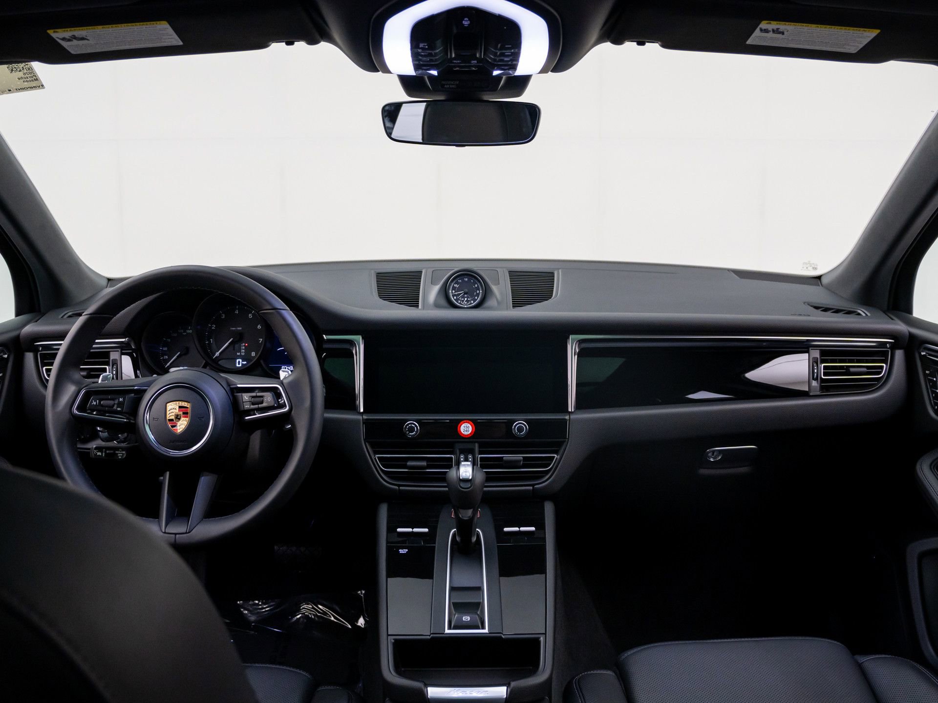 Certified 2026 Porsche Macan AWD/4WD image 11