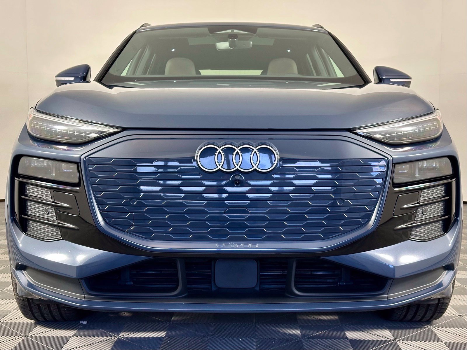 Used 2025 Audi Q6 e-tron Premium Plus w/ Premium Plus AWD/4WD image 19