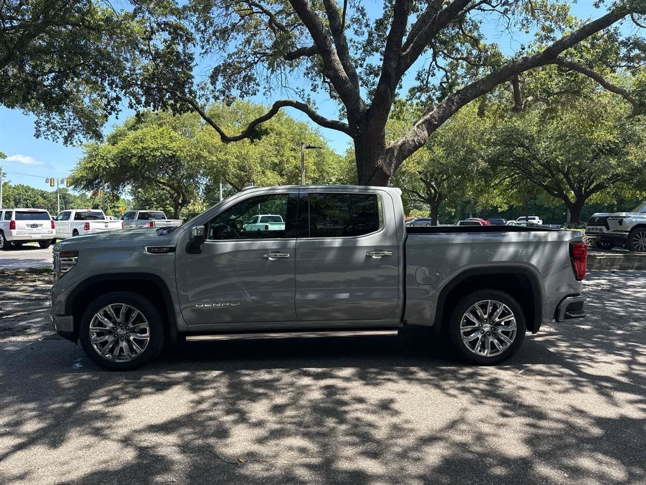 Used 2025 GMC Sierra 1500 Denali w/ Denali Reserve Package AWD/4WD image 2