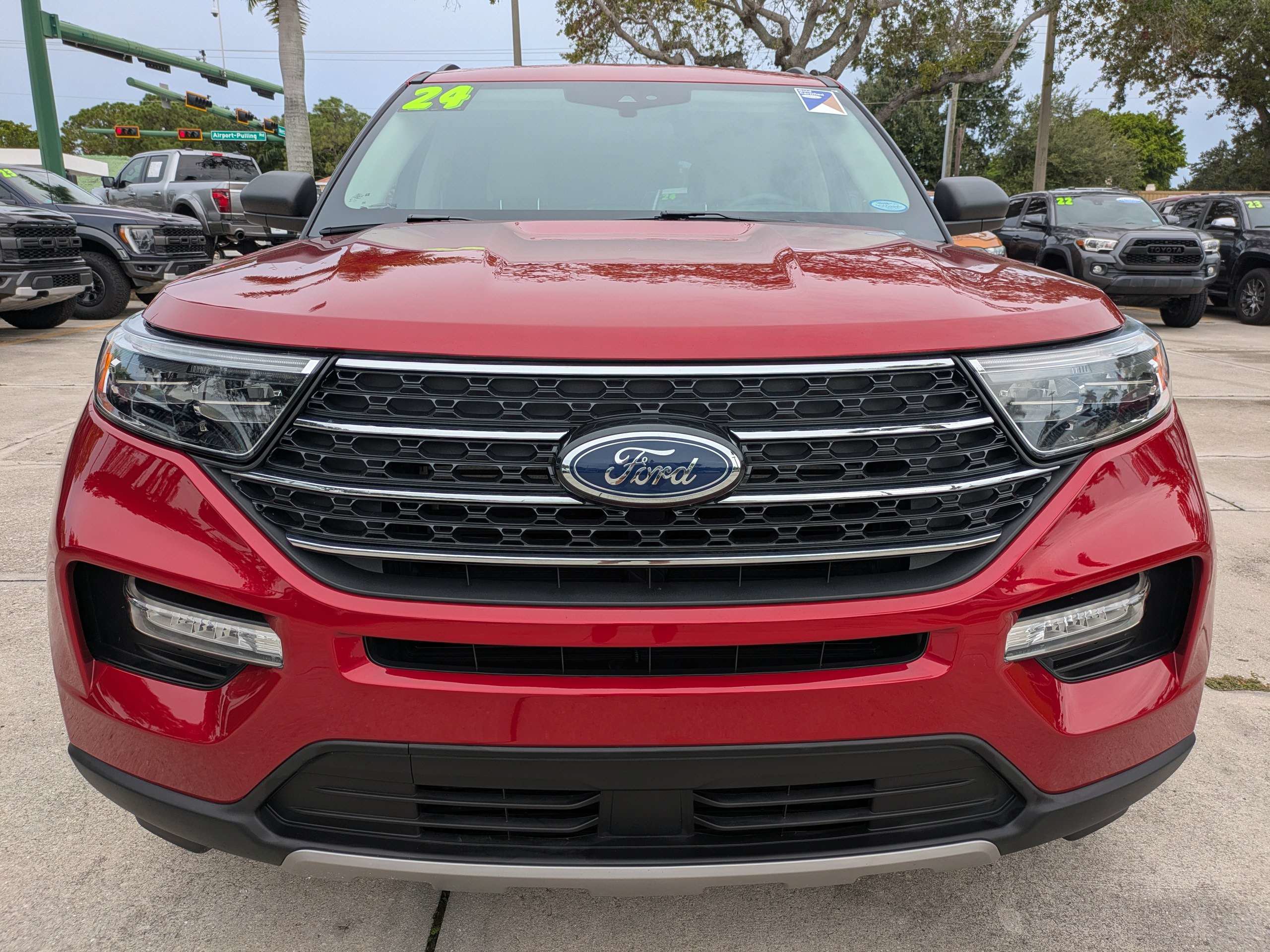 Certified 2024 Ford Explorer XLT w/ Equipment Group 202A AWD/4WD image 8