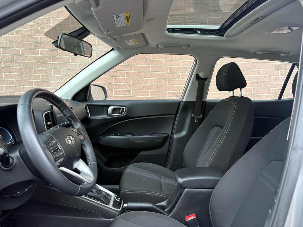 Used 2025 Hyundai Venue SEL FWD image 11