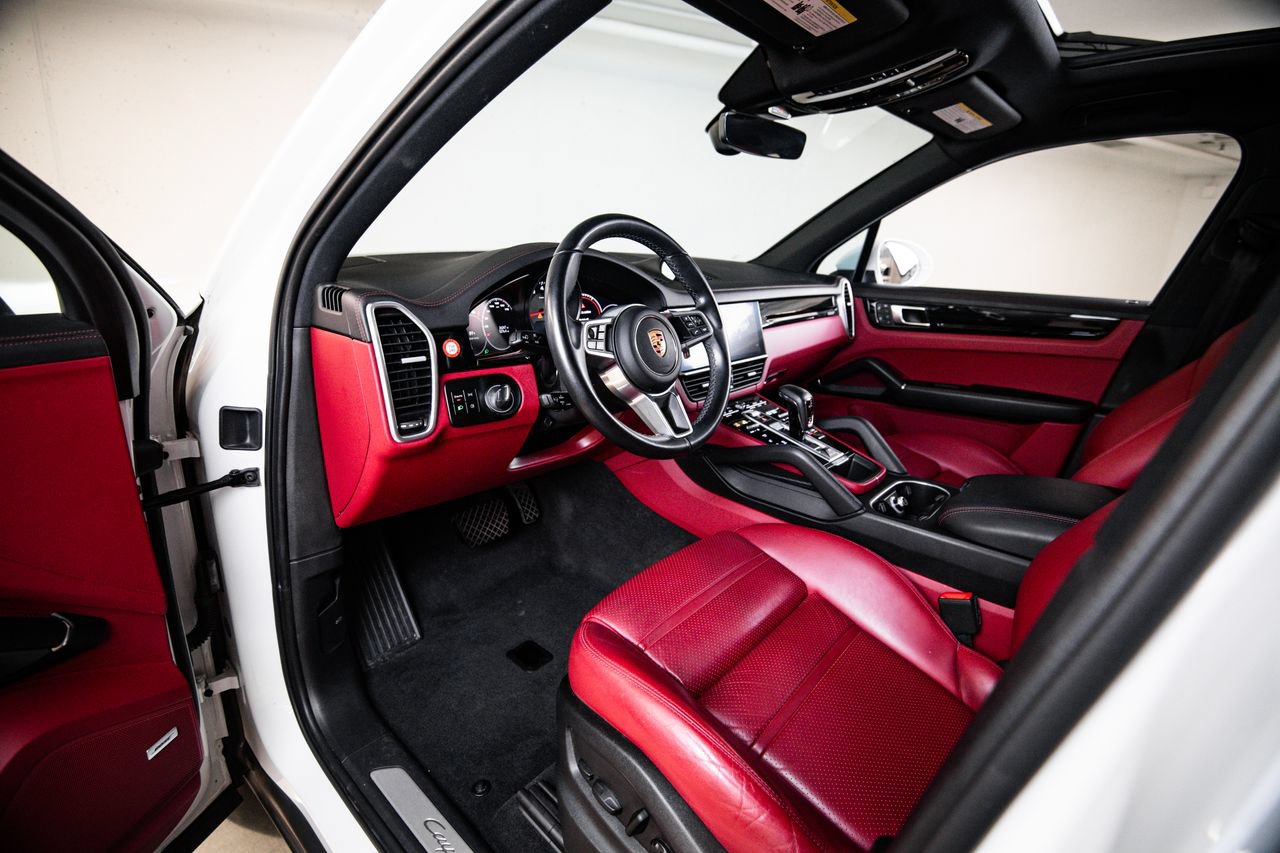 Certified 2023 Porsche Cayenne AWD/4WD image 4
