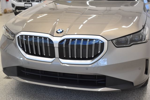 New 2027 BMW 530i xDrive w/ Premium Package AWD/4WD image 14