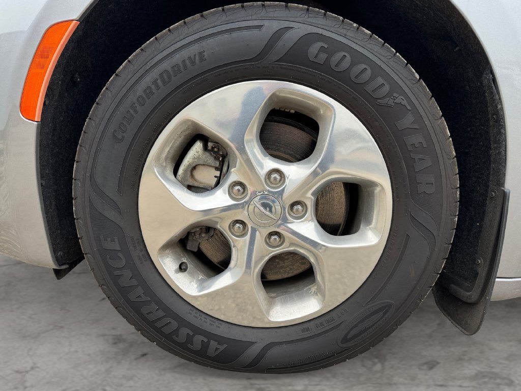Used 2019 Chrysler Pacifica Touring Plus FWD image 9
