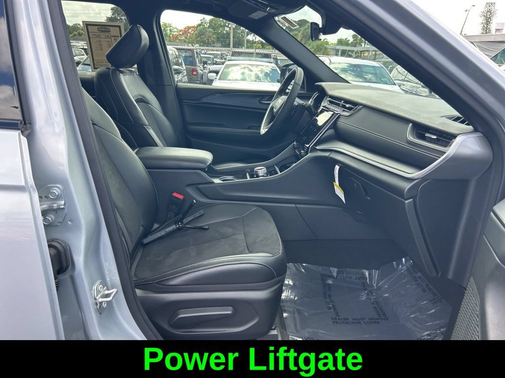 Used 2025 Jeep Grand Cherokee L Altitude RWD image 25