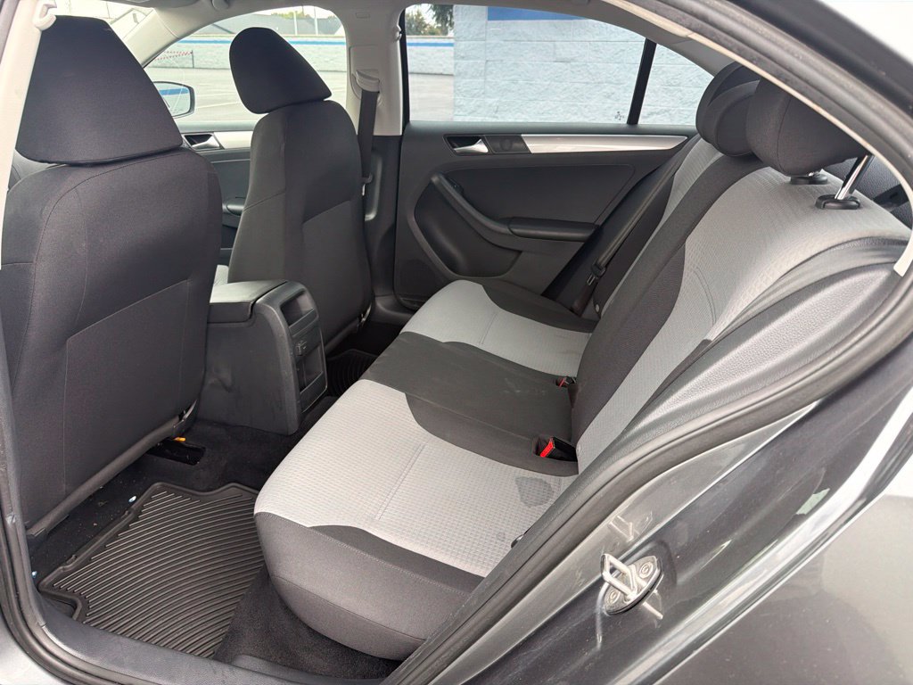 Used 2017 Volkswagen Jetta S w/ Jetta S Cold Weather Package FWD image 18