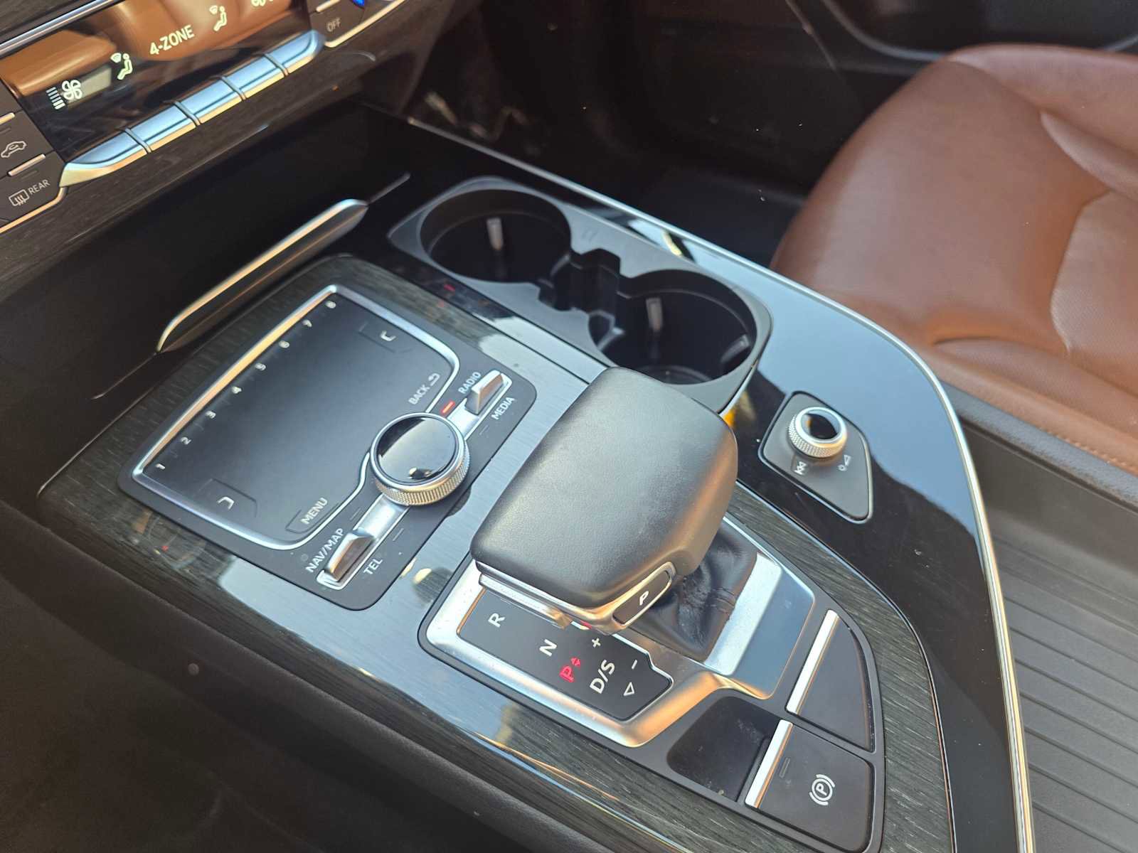 Used 2018 Audi Q7 3.0T Prestige image 32