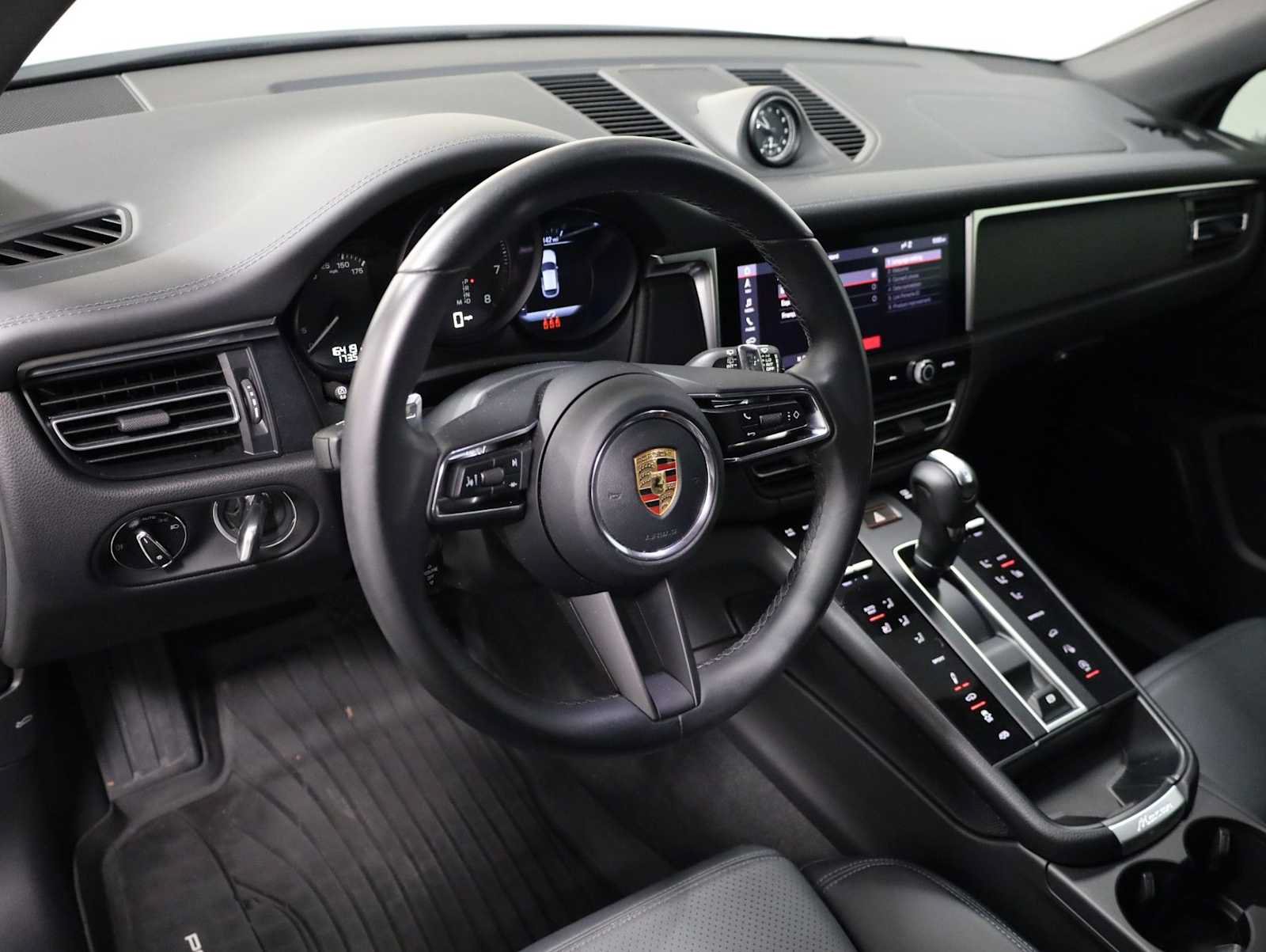Certified 2023 Porsche Macan GTS AWD/4WD image 4