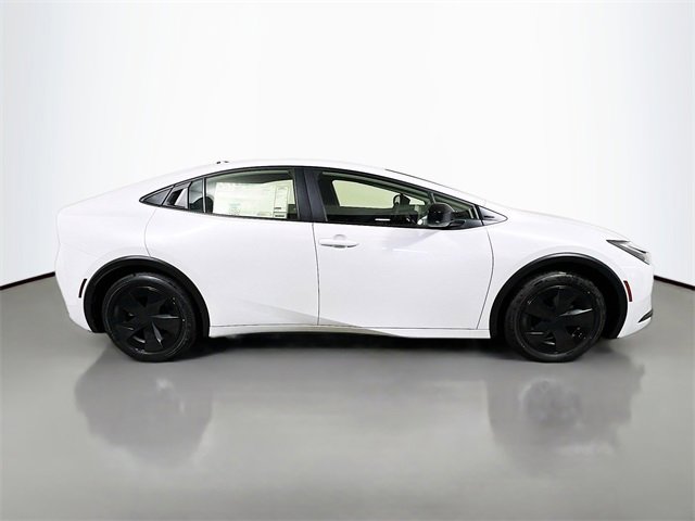 New 2026 Toyota Prius LE image 2