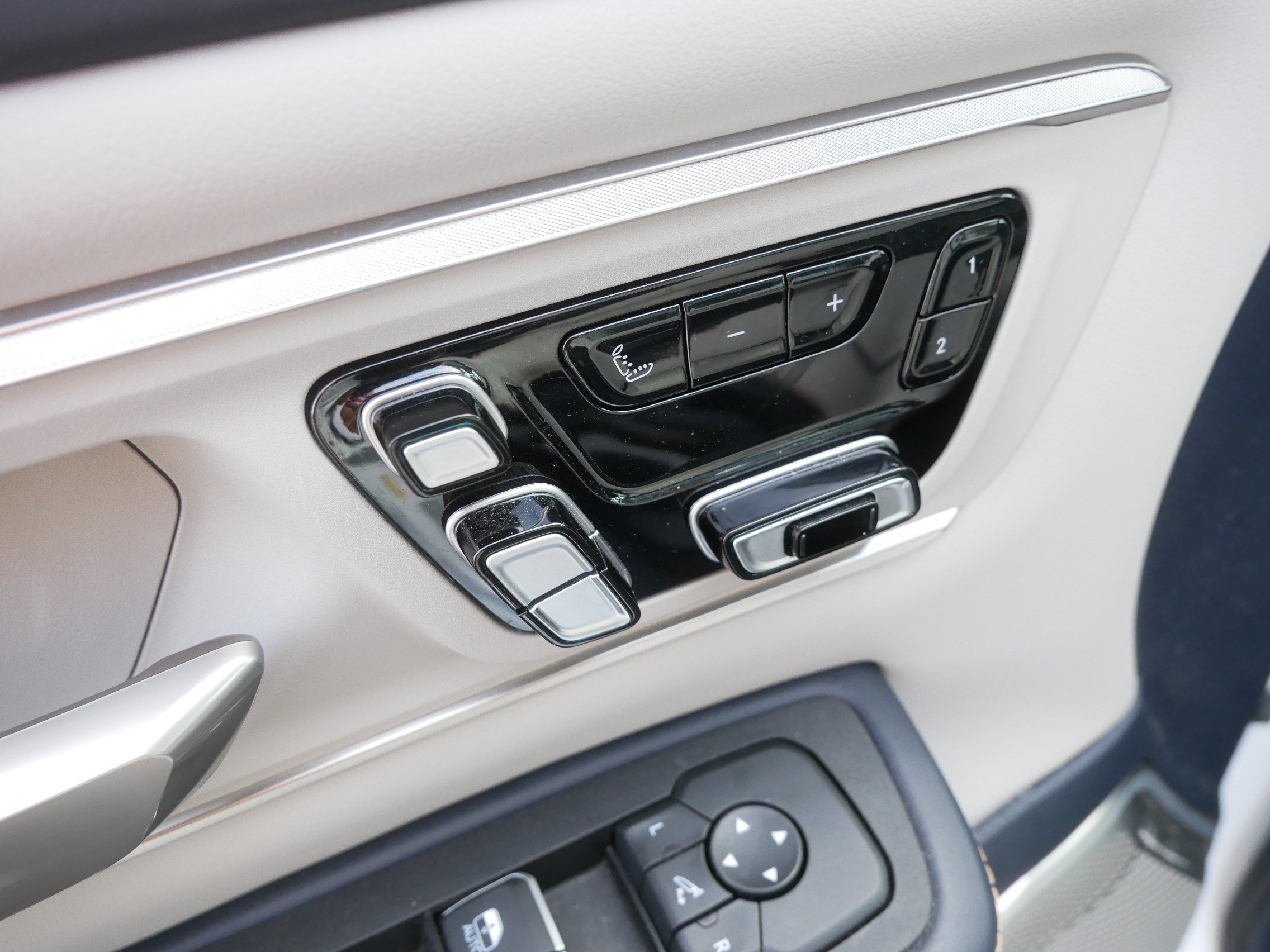 Used 2025 RAM 1500 Tungsten AWD/4WD image 25