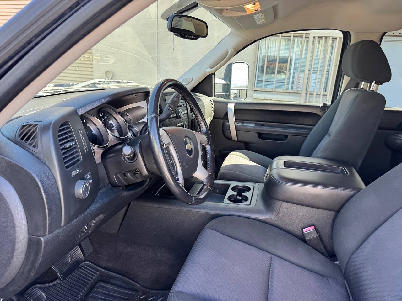Used 2010 Chevrolet Silverado 2500 LT w/ Interior Plus Package AWD/4WD image 21
