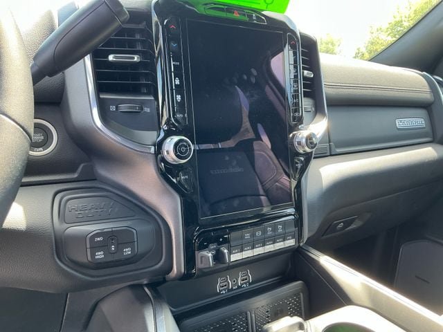 New 2026 RAM 5500 4x4 Crew Cab w/ Laramie Trim Package image 31