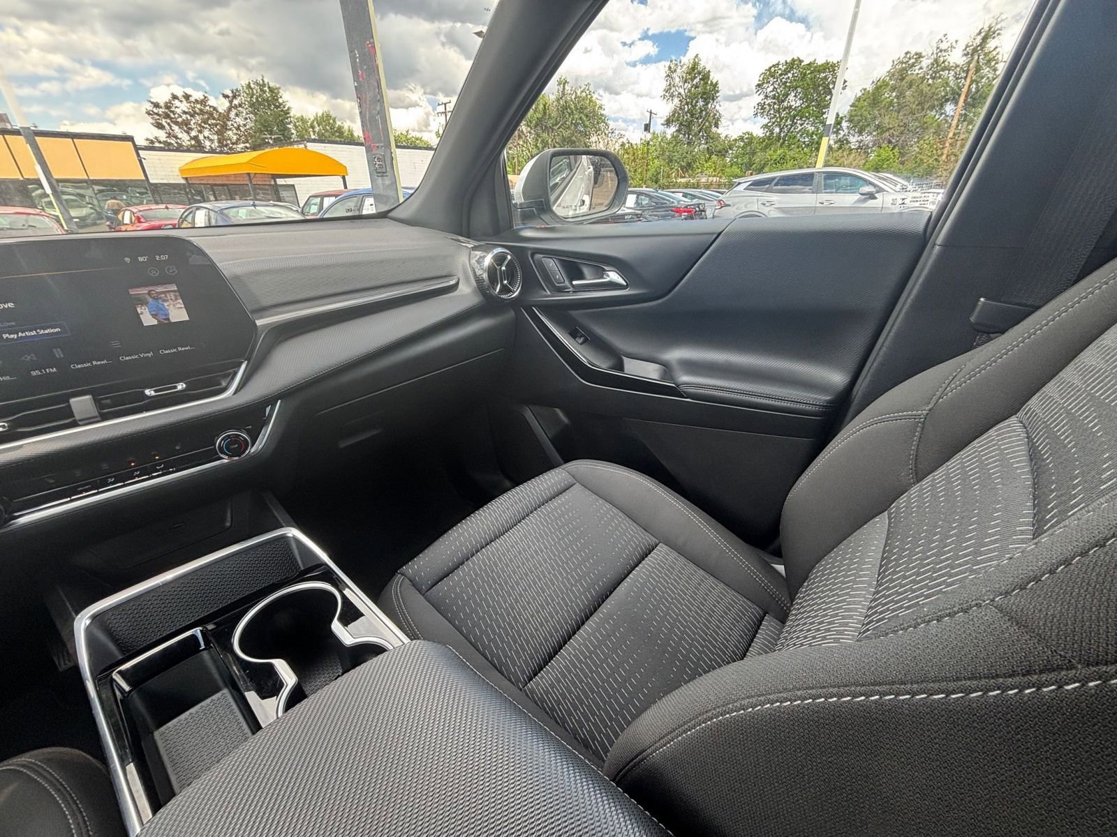 Used 2025 Chevrolet Equinox LT FWD image 33