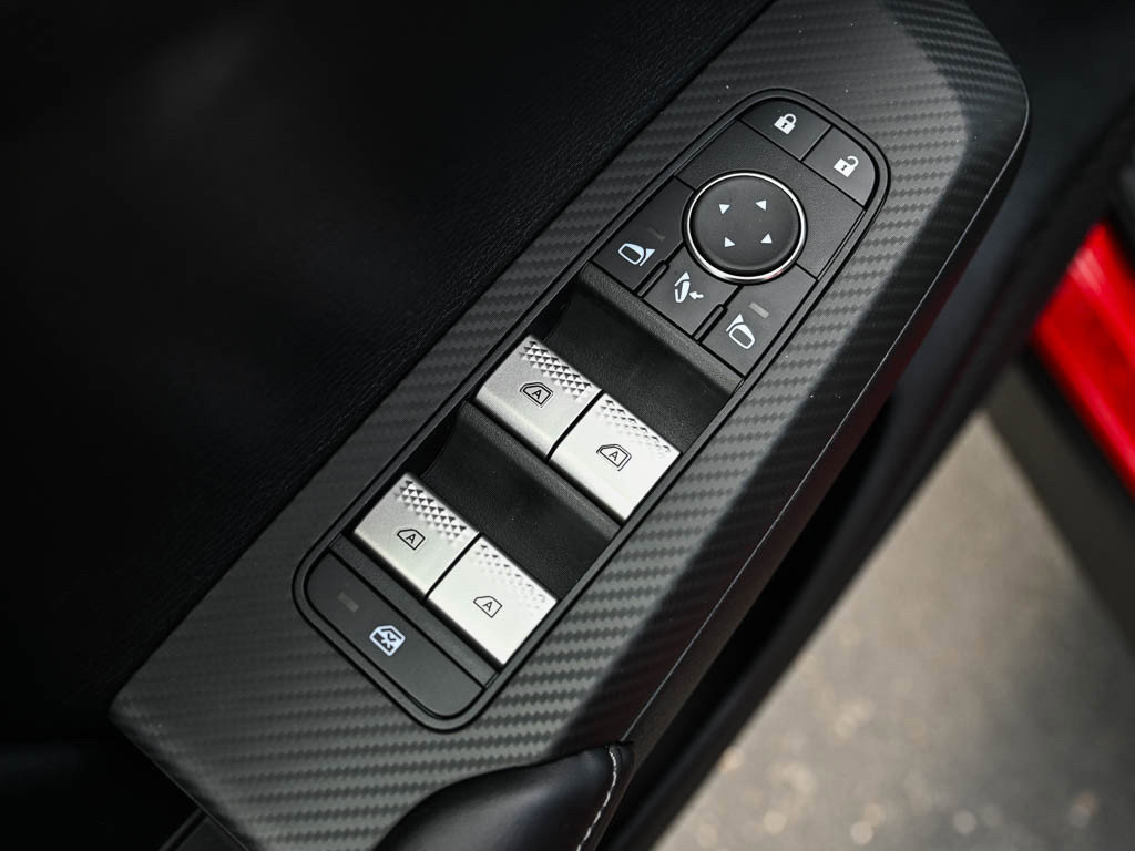 New 2025 Mitsubishi Outlander SE image 17