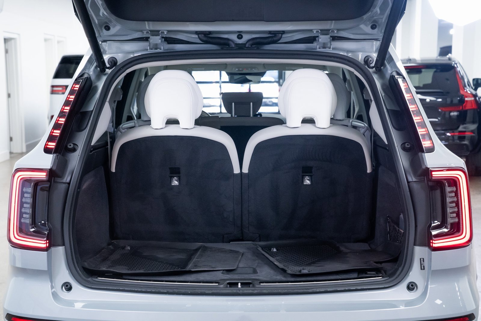 Used 2025 Volvo EX90 Ultra image 8