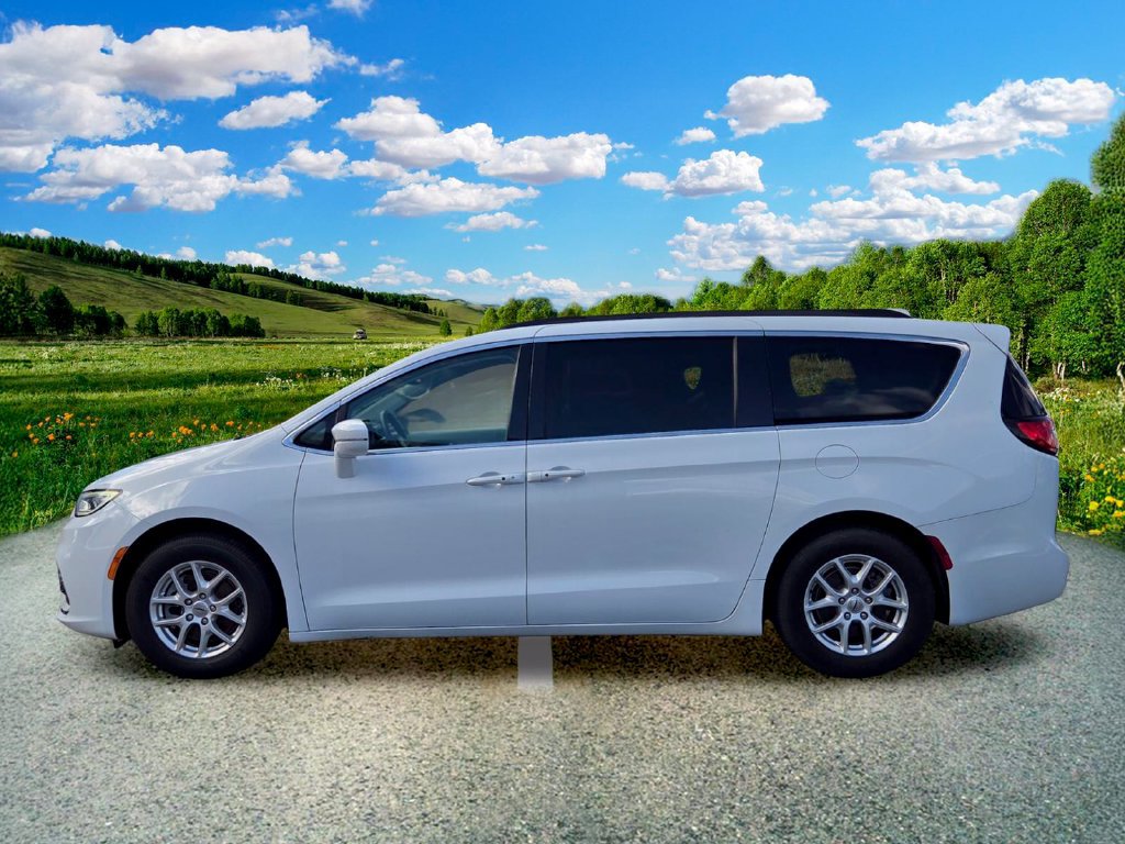 Used 2022 Chrysler Pacifica Touring-L FWD image 3
