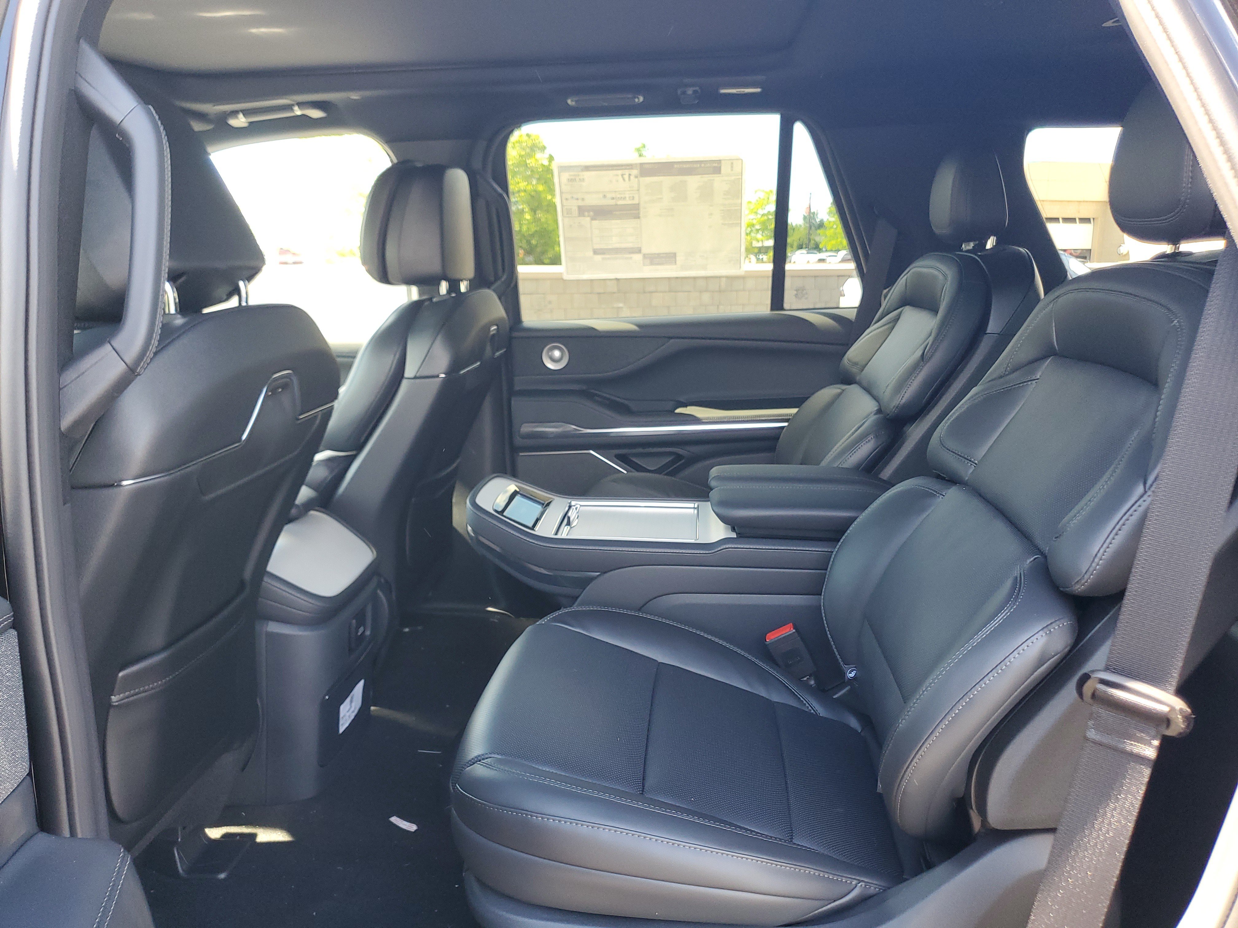 New 2026 Lincoln Navigator Reserve w/ Jet Appearance Package AWD/4WD image 27