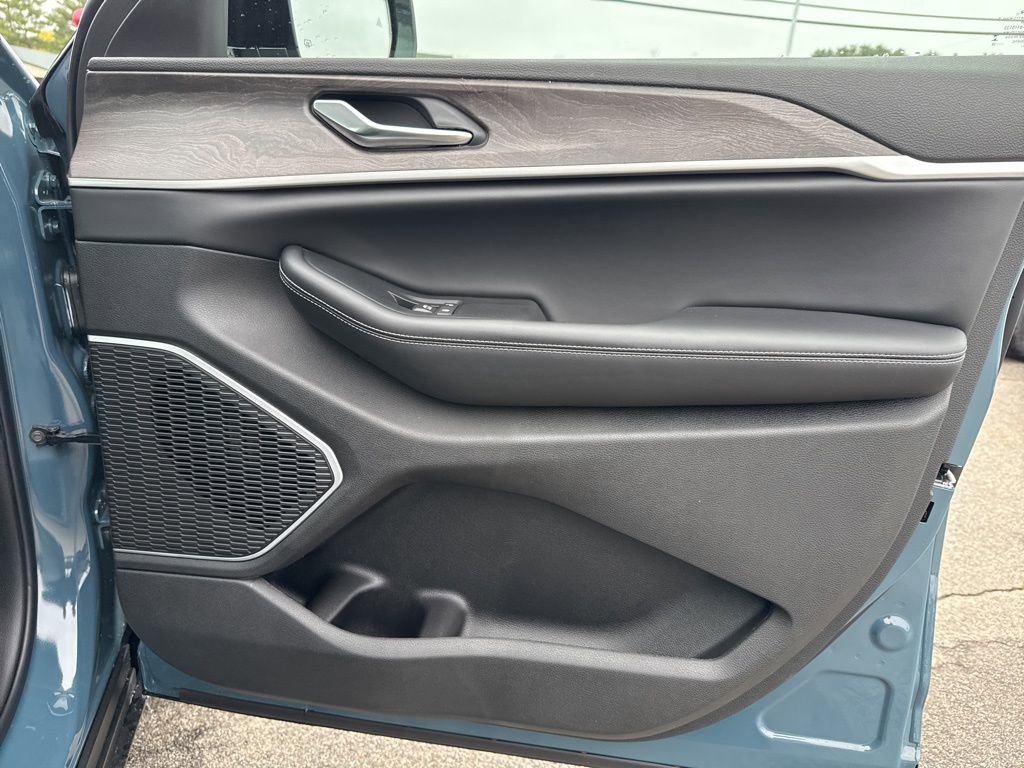 New 2026 Jeep Grand Cherokee Limited AWD/4WD image 32