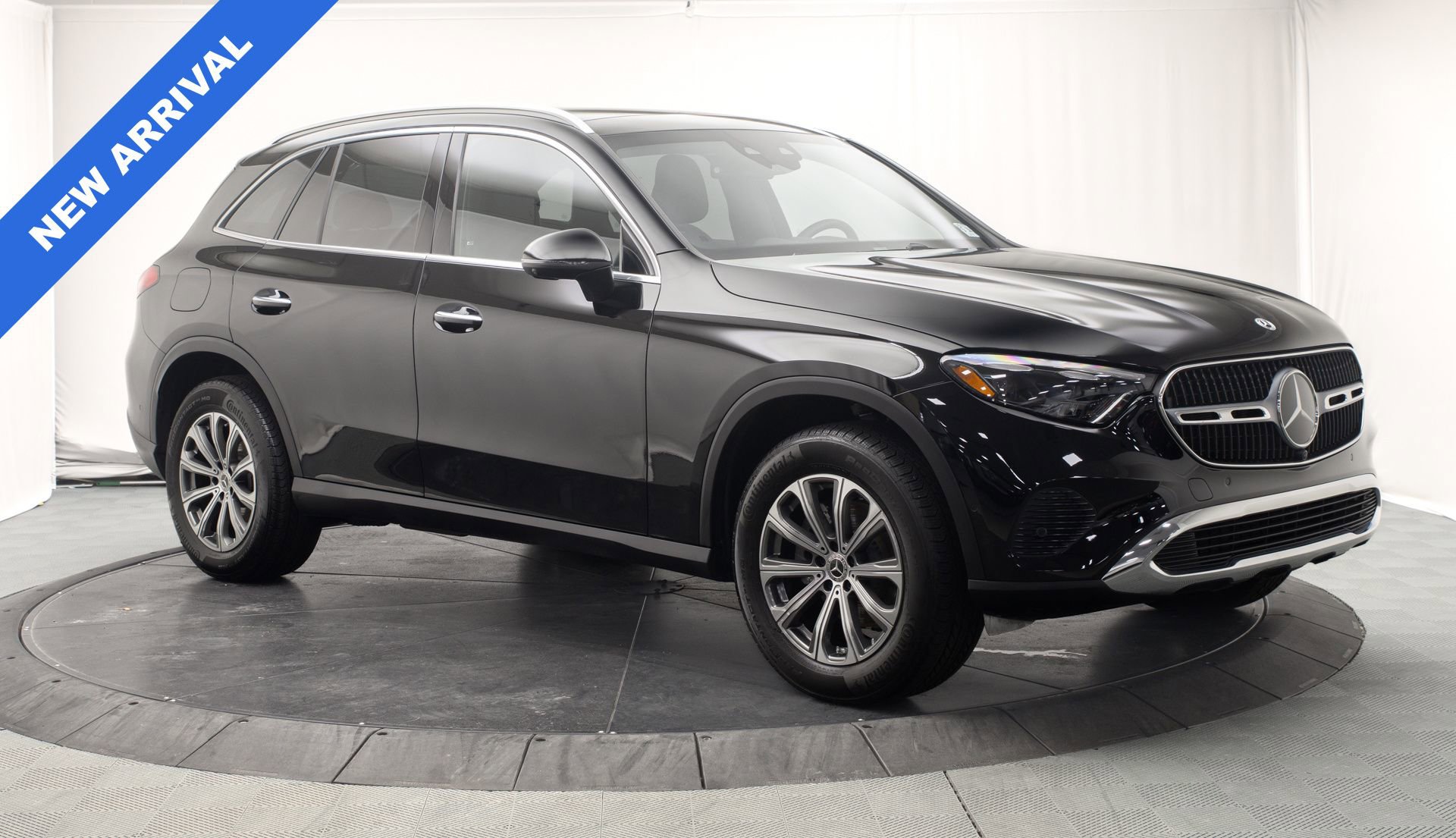 Used 2025 Mercedes-Benz GLC 300 4MATIC image 2