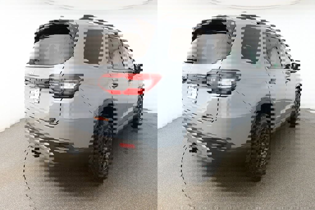 Used 2025 Honda Pilot TrailSport image 4