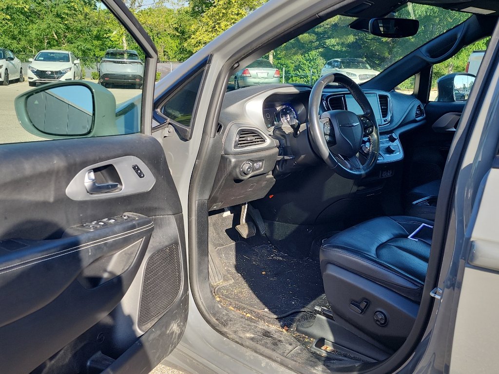 Used 2021 Chrysler Pacifica Touring-L w/ Premium & Safety Sphere Group AWD/4WD image 9